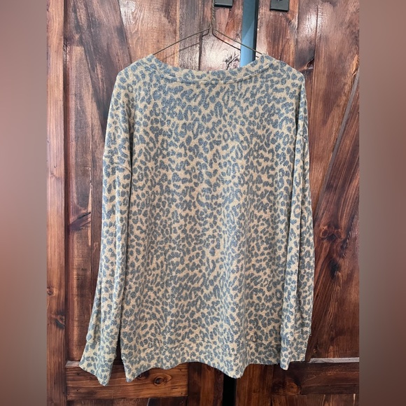 Leopard Sweater - Picture 2 of 3